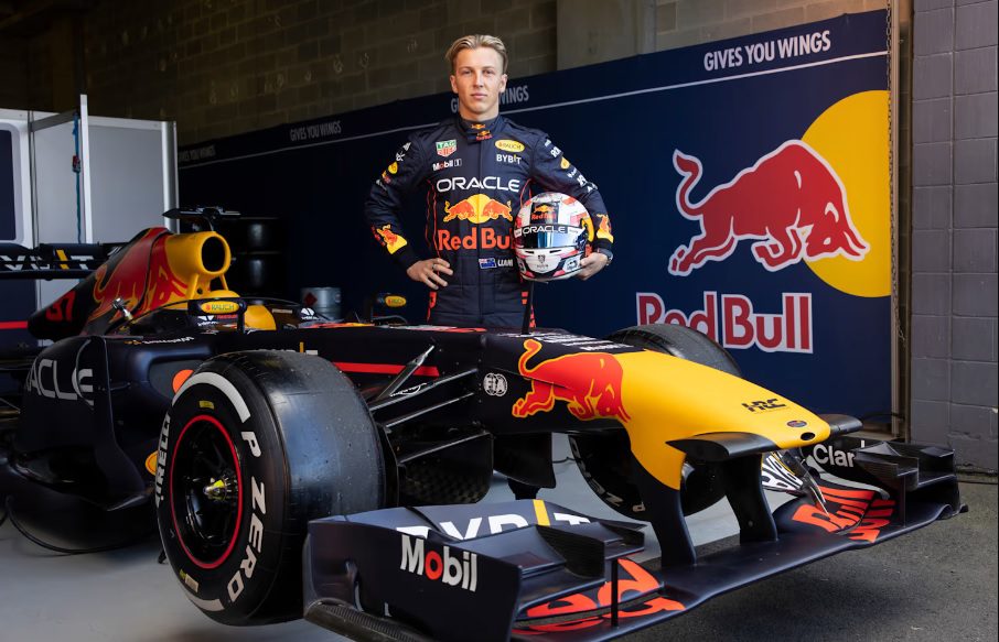 Liam Lawson con Red Bull.