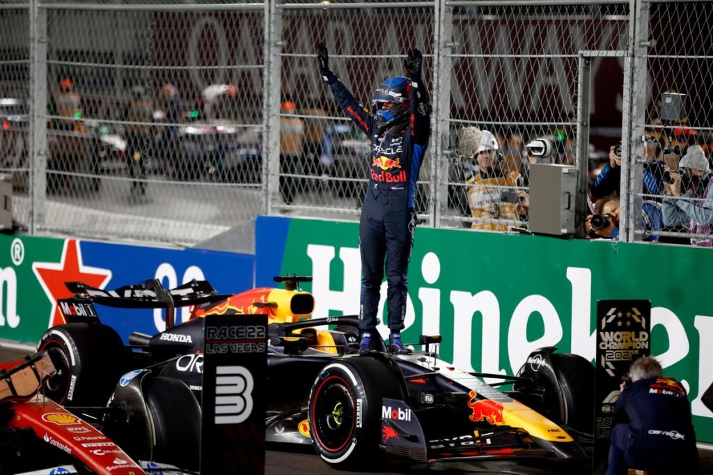 Max Verstappen campeón del mundo.