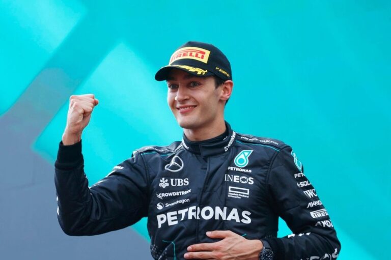 George Russell renovó con Mercedes.