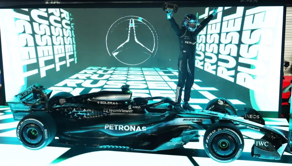 Russell triunfa con Mercedes en Singapur