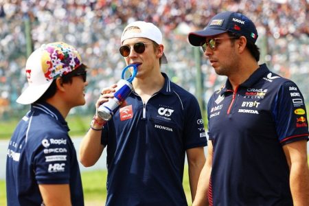 Salida-Checo-Perez-Red-Bull Tsunoda, Lawson y Checo Pérez.
