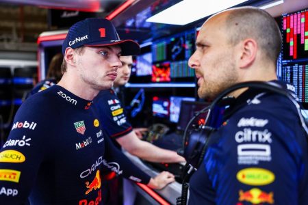 max-verstappen-mecanicos-red-bull Max Verstappen y Lambiase.